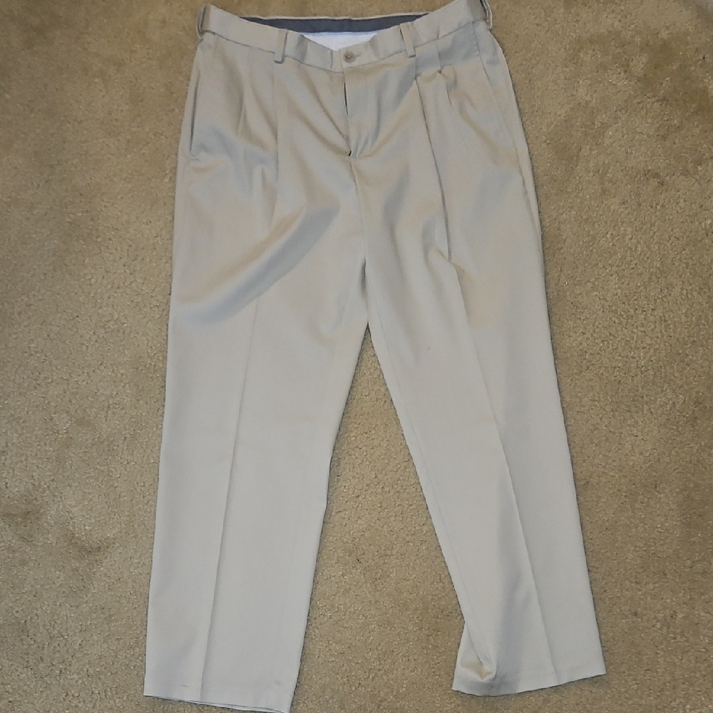 Haggar Men's Beige Dress Pants